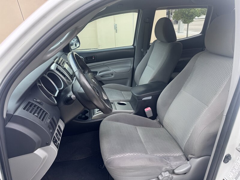2015 Toyota Tacoma PreRunner V6 - Photo 14 - Miami, FL 33147