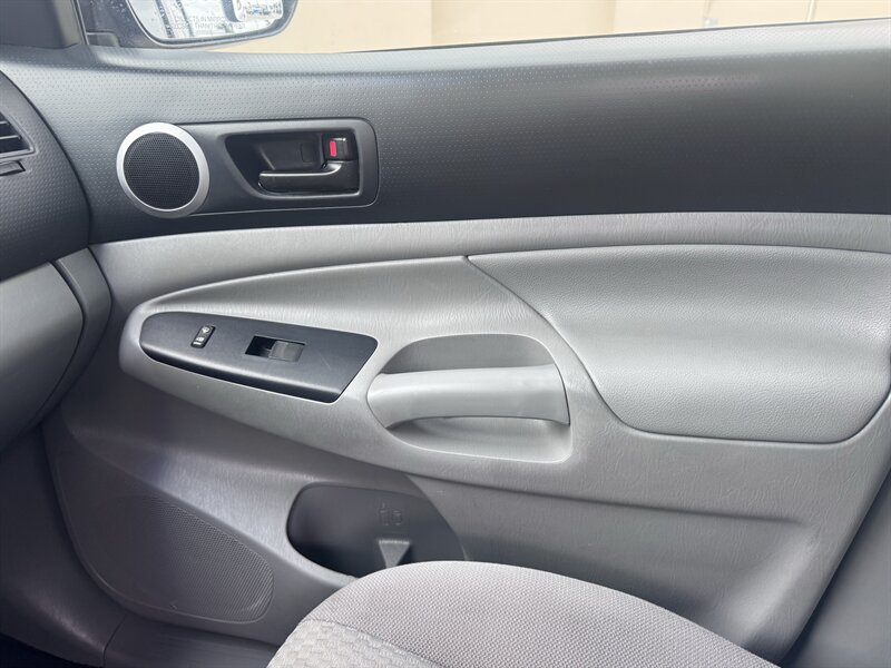 2015 Toyota Tacoma PreRunner V6 - Photo 12 - Miami, FL 33147