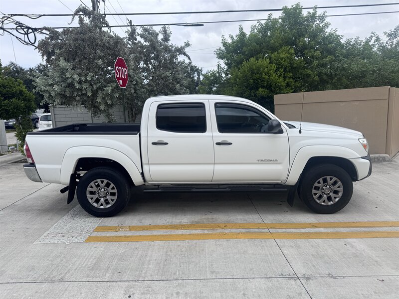 2015 Toyota Tacoma PreRunner V6 - Photo 4 - Miami, FL 33147