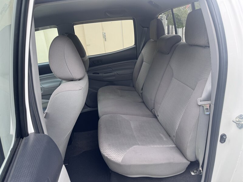 2015 Toyota Tacoma PreRunner V6 - Photo 15 - Miami, FL 33147