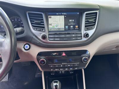 2017 Hyundai TUCSON SE Plus   - Photo 10 - Miami, FL 33147