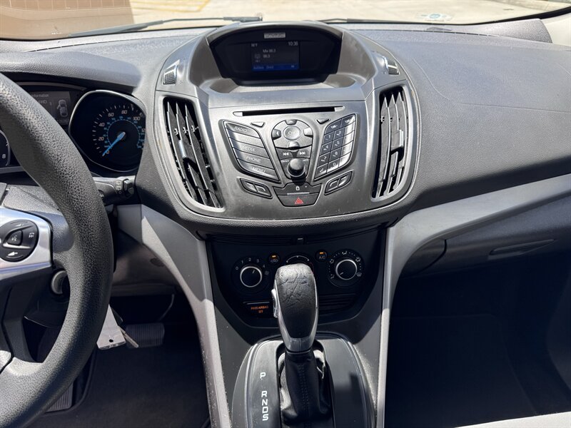 2016 Ford Escape SE - Photo 10 - Miami, FL 33147