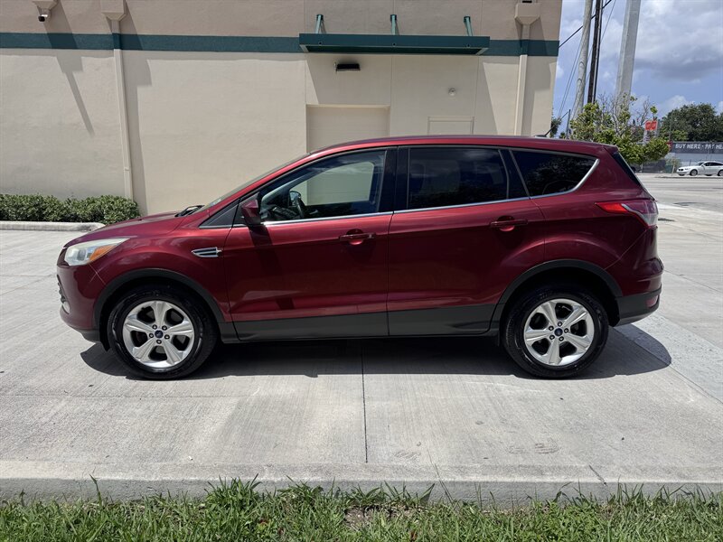 2016 Ford Escape SE - Photo 8 - Miami, FL 33147