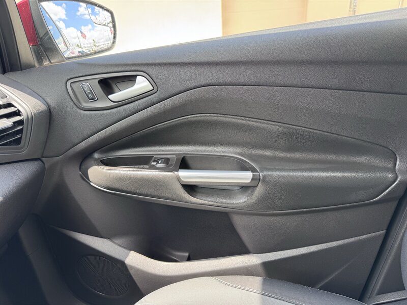2016 Ford Escape SE - Photo 12 - Miami, FL 33147