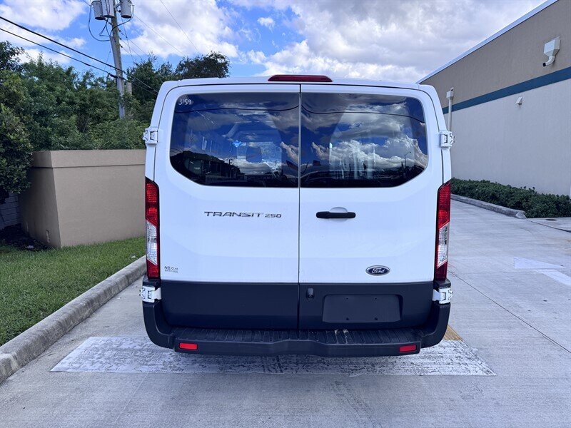 2016 Ford Transit Base - Photo 6