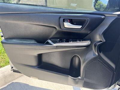 2016 Toyota Camry LE   - Photo 15 - Miami, FL 33147