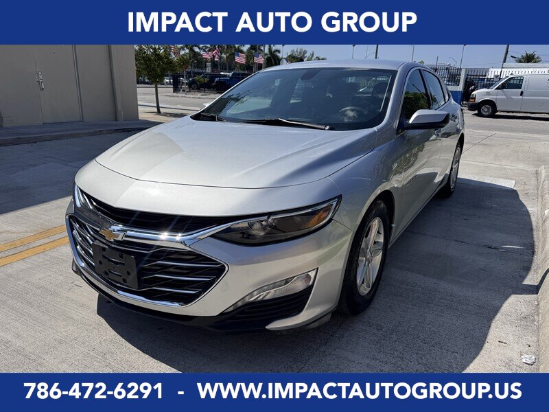 2022 Chevrolet Malibu LT   - Photo 1 - Miami, FL 33147