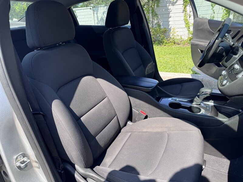 2022 Chevrolet Malibu LT - Photo 16 - Miami, FL 33147