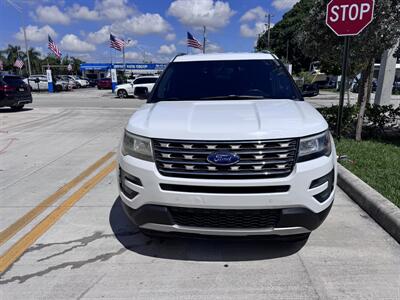 2016 Ford Explorer XLT   - Photo 2 - Miami, FL 33147