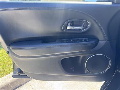2021 Honda HR-V EX-L   - Photo 13 - Miami, FL 33147