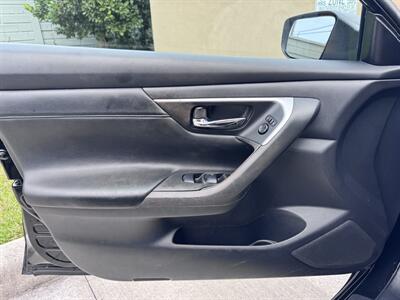 2017 Nissan Altima 2.5 SR   - Photo 15 - Miami, FL 33147