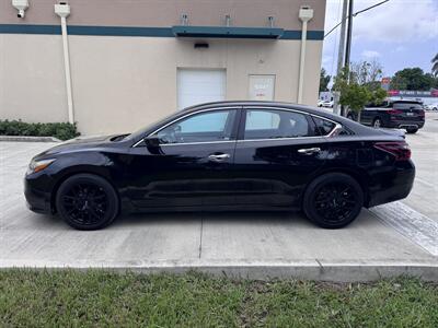 2017 Nissan Altima 2.5 SR   - Photo 5 - Miami, FL 33147