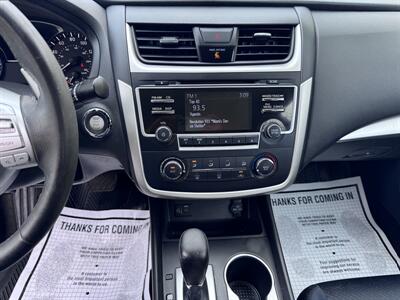 2017 Nissan Altima 2.5 SR   - Photo 10 - Miami, FL 33147
