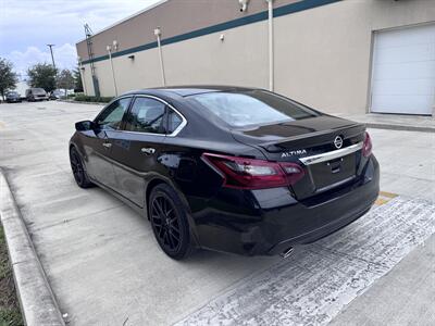 2017 Nissan Altima 2.5 SR   - Photo 8 - Miami, FL 33147