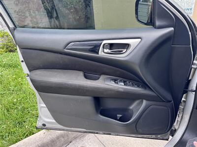 2017 Nissan Pathfinder SV - Photo 14 - Miami, FL 33147