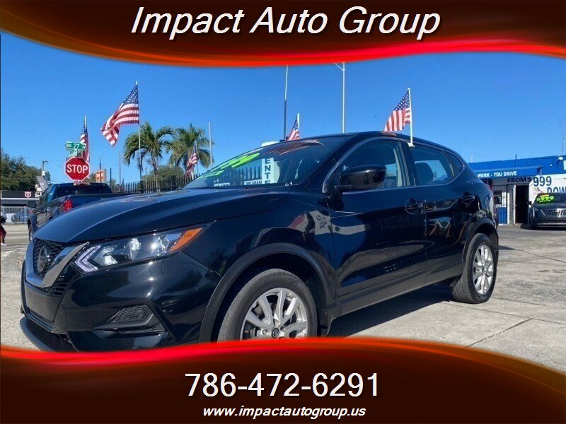 2020 Nissan Rogue Sport S  