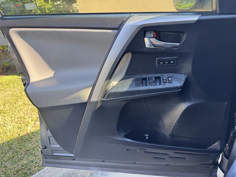 2015 Toyota RAV4 Limited - Photo 13 - Miami, FL 33147