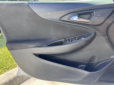 2020 Chevrolet Malibu LT   - Photo 10 - Miami, FL 33147
