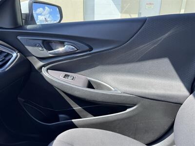 2020 Chevrolet Malibu LT   - Photo 8 - Miami, FL 33147