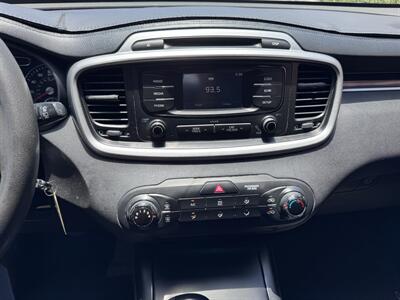 2016 Kia Sorento LX - Photo 10 - Miami, FL 33147