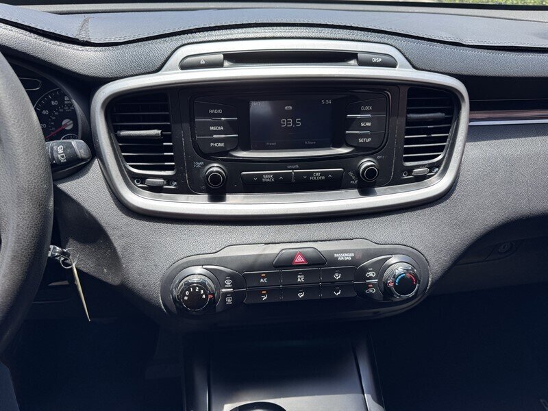 2016 Kia Sorento LX - Photo 10 - Miami, FL 33147