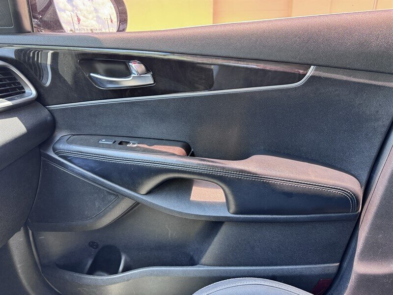 2016 Kia Sorento LX - Photo 12 - Miami, FL 33147