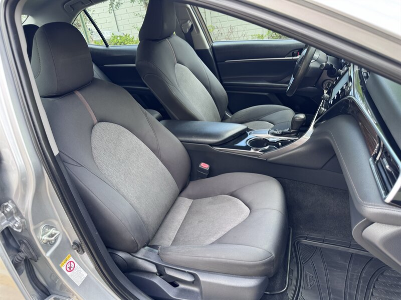2018 Toyota Camry LE - Photo 16 - Miami, FL 33147