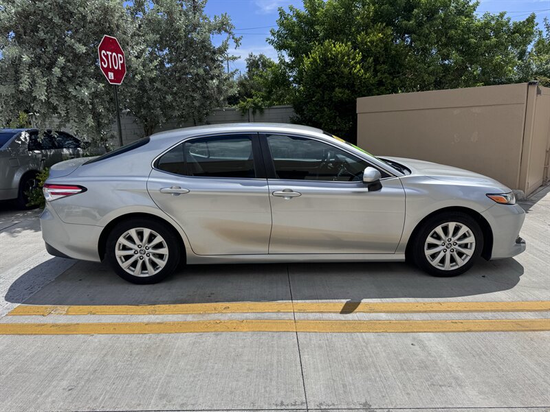 2018 Toyota Camry LE - Photo 4 - Miami, FL 33147