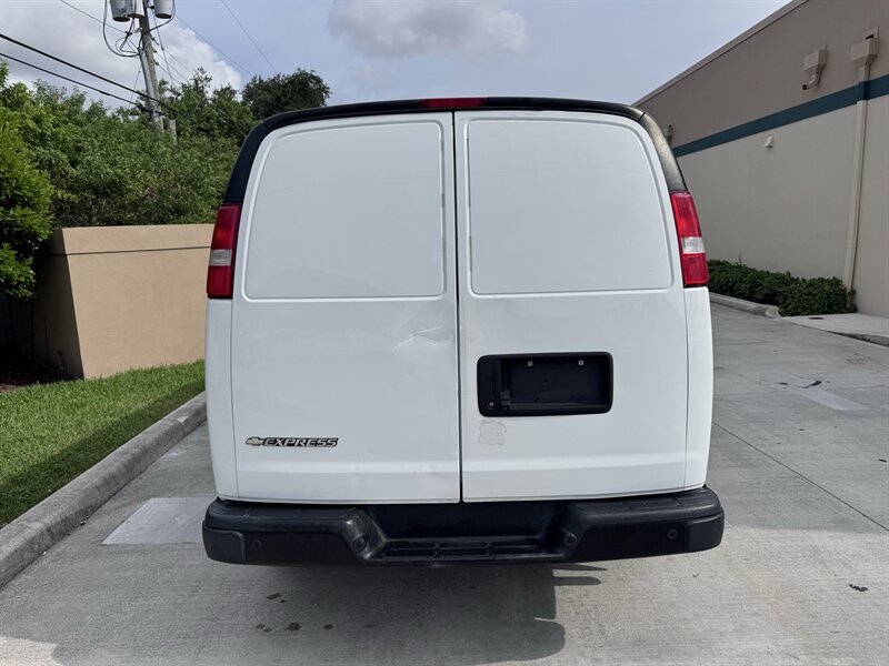 2020 Chevrolet Express 3500 - Photo 6 - Miami, FL 33147