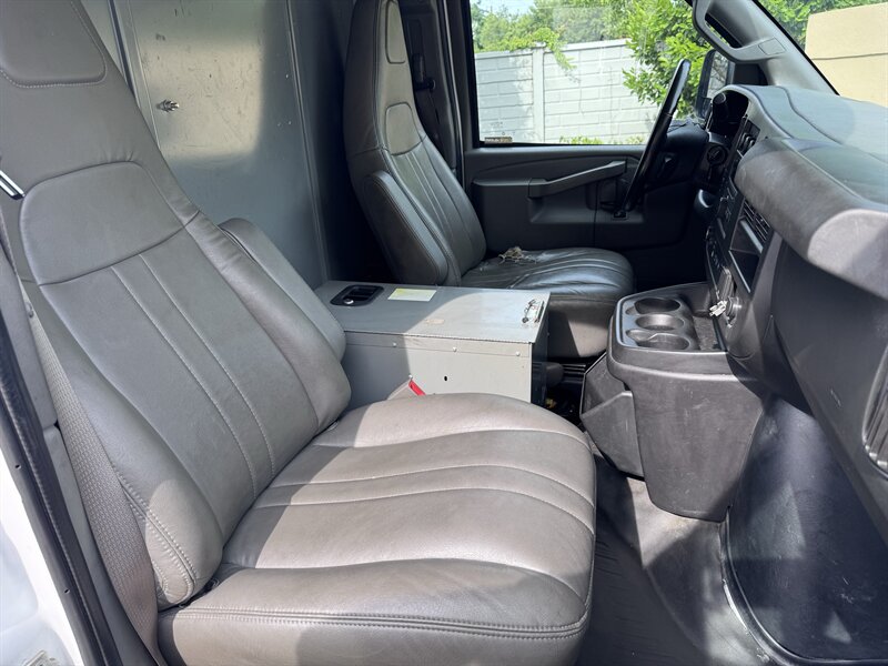2020 Chevrolet Express 3500 - Photo 14 - Miami, FL 33147