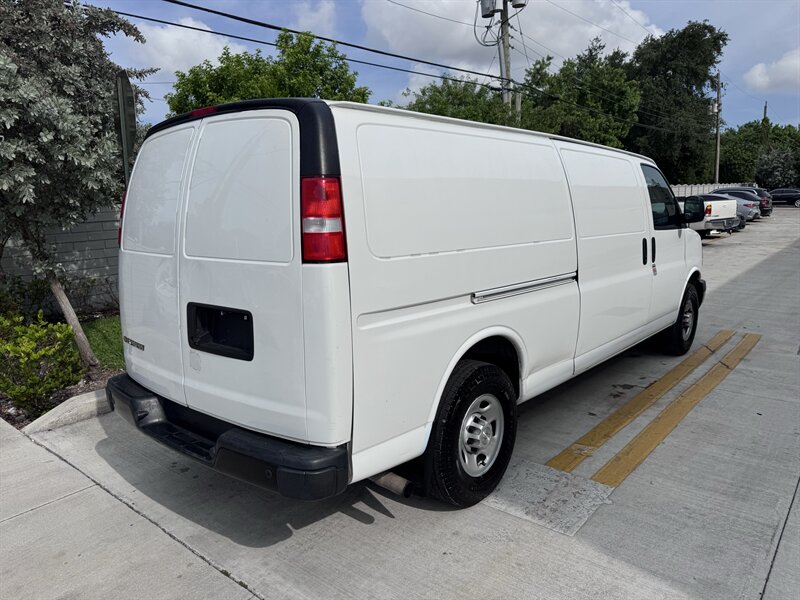 2020 Chevrolet Express 3500 - Photo 5 - Miami, FL 33147
