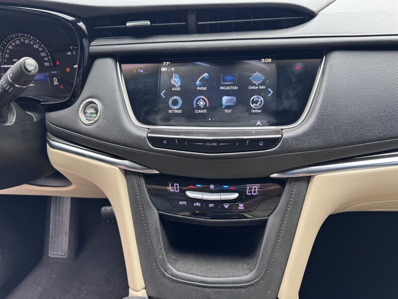 2018 Cadillac XT5 - Photo 10 - Miami, FL 33147