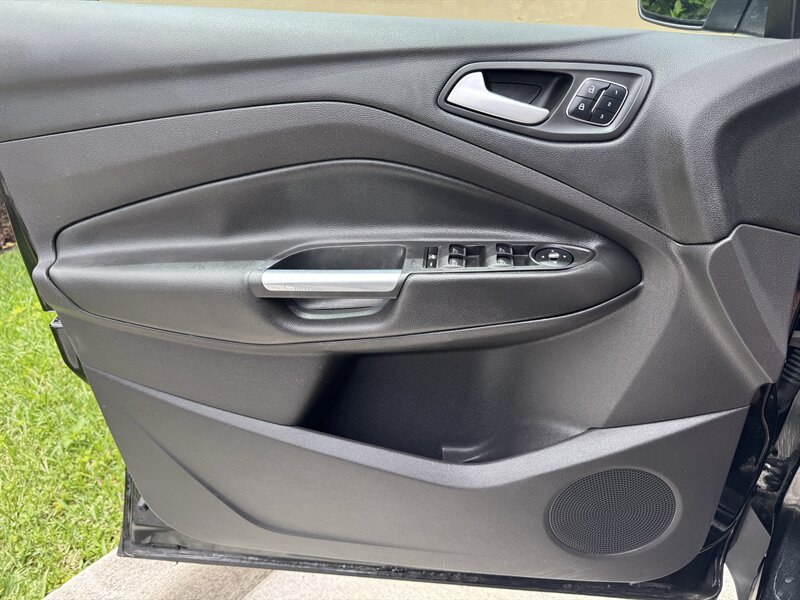 2015 Ford Escape Titanium - Photo 12 - Miami, FL 33147