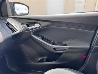 2017 Ford Focus SEL   - Photo 17 - Miami, FL 33147