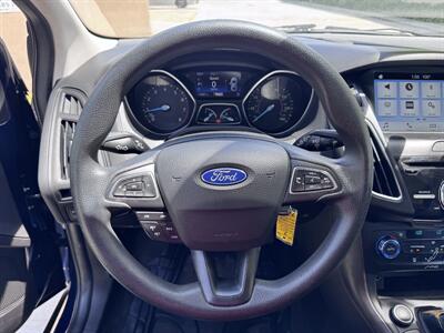2017 Ford Focus SEL   - Photo 9 - Miami, FL 33147