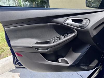 2017 Ford Focus SEL   - Photo 16 - Miami, FL 33147