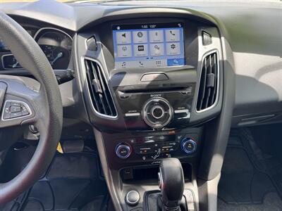 2017 Ford Focus SEL   - Photo 10 - Miami, FL 33147