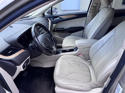 2015 Lincoln MKC   - Photo 12 - Miami, FL 33147