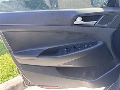 2020 Hyundai TUCSON SEL   - Photo 12 - Miami, FL 33147