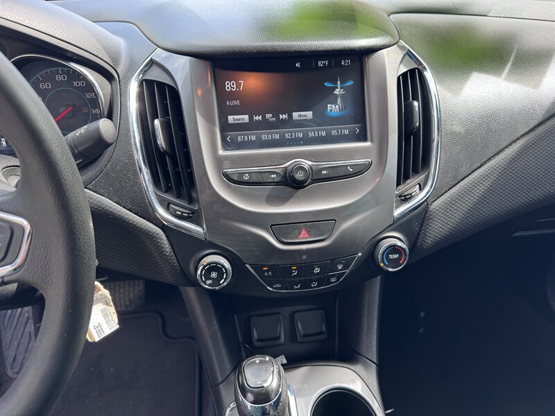 2018 Chevrolet Cruze LT Auto - Photo 9 - Miami, FL 33147