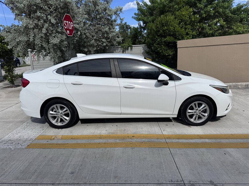 2018 Chevrolet Cruze LT Auto - Photo 4 - Miami, FL 33147