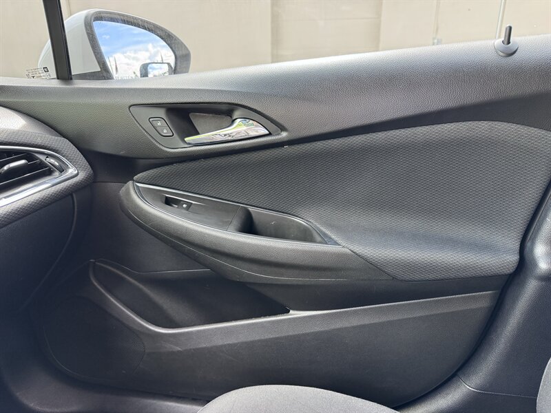 2018 Chevrolet Cruze LT Auto - Photo 11 - Miami, FL 33147