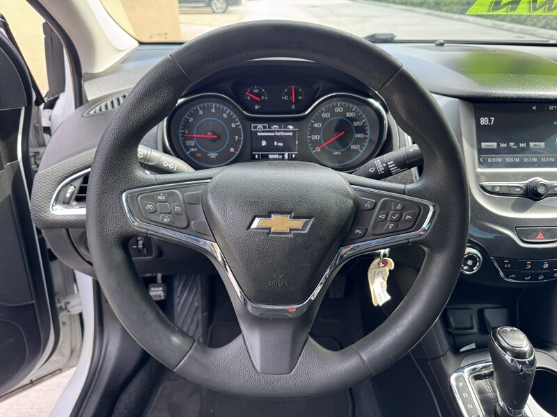 2018 Chevrolet Cruze LT Auto - Photo 8 - Miami, FL 33147