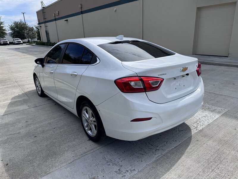 2018 Chevrolet Cruze LT Auto - Photo 7 - Miami, FL 33147