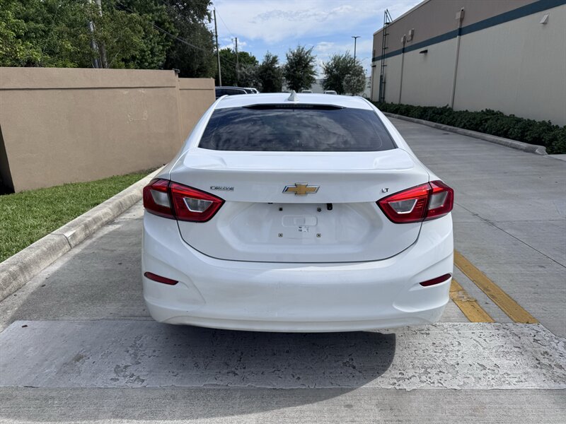 2018 Chevrolet Cruze LT Auto - Photo 6 - Miami, FL 33147
