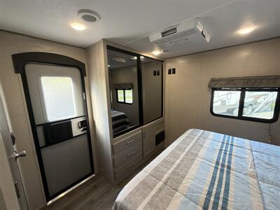 2023 Coachmen Catalina Legacy Edition 263FKDS   - Photo 16 - Bluefield, WV 24701