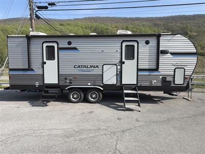 2023 Coachmen Catalina Legacy Edition 263FKDS   - Photo 2 - Bluefield, WV 24701