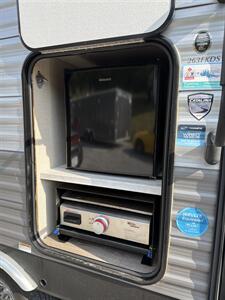 2023 Coachmen Catalina Legacy Edition 263FKDS   - Photo 6 - Bluefield, WV 24701