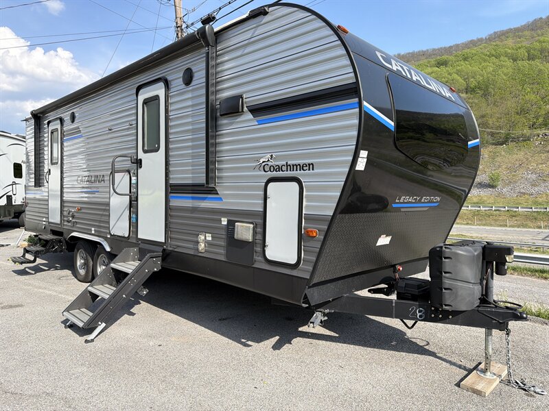 2023 Coachmen Catalina Legacy Edition 263FKDS   - Photo 1 - Bluefield, WV 24701