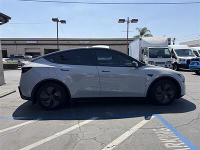 2026 Tesla Model Y Premium - Photo 4 - El Monte, CA 91733